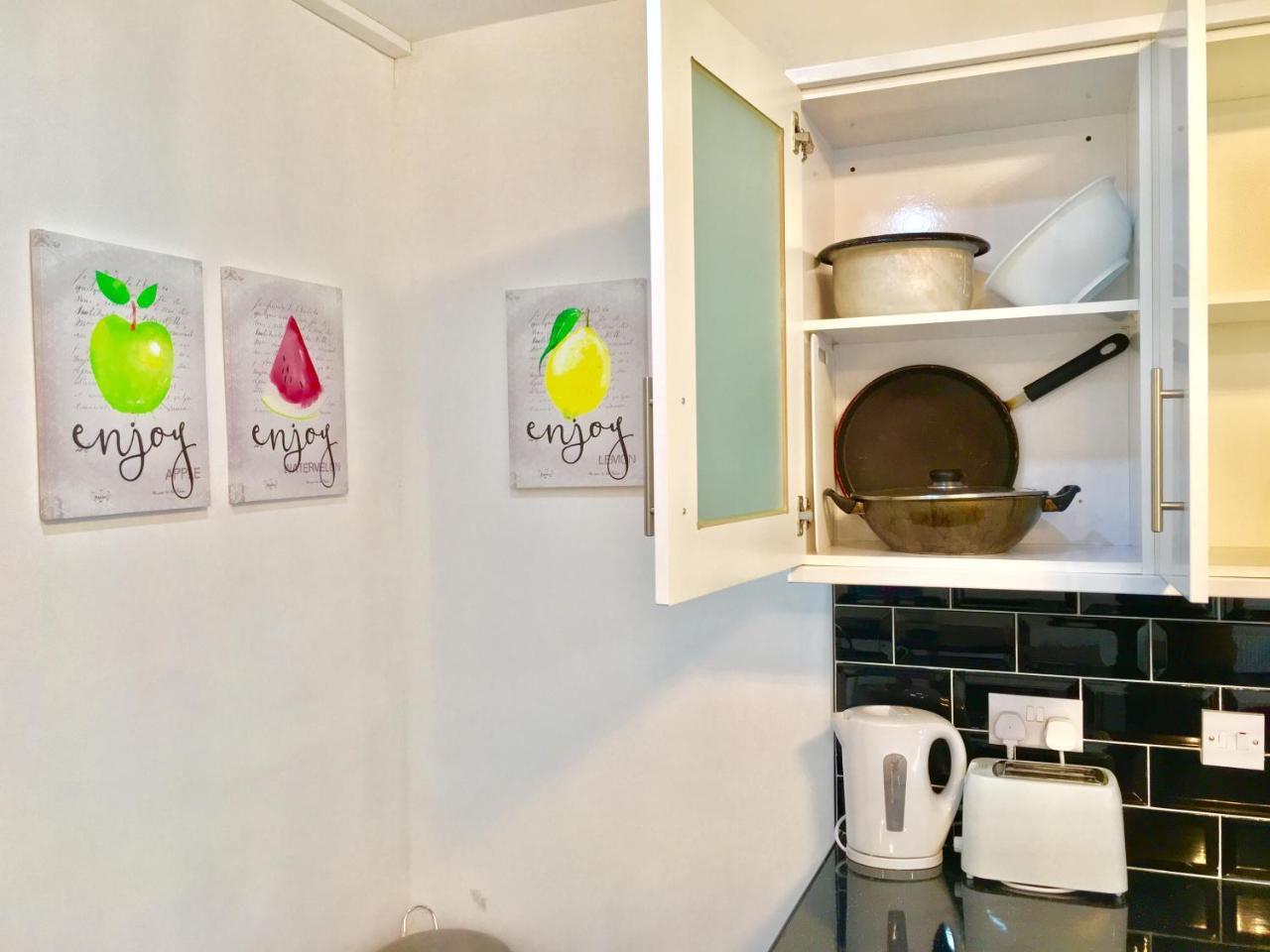 London 2 Bedroom Apartment, Kitchen, Reception And Private Garden 외부 사진